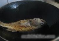 煎石斑鱼的做法 步骤3