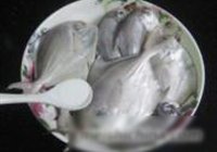 油炸小鲳鱼的做法 步骤1