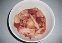尖椒烧鸡块的做法 步骤1