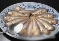 微波炉蒸馒头鱼的做法 步骤2