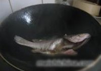 煎石斑鱼的做法 步骤2