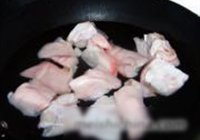 麻辣香蹄炖黄豆的做法 步骤2
