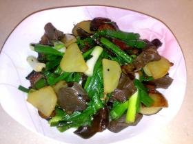 青蒜土豆炒腊肉