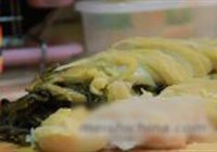 五花肉炒酸菜的做法 步骤1