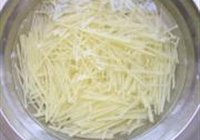 土豆丝炒鸡蛋的做法 步骤2