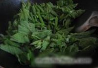 蒜香南瓜藤的做法 步骤3