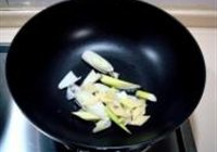 姜葱炒百叶的做法 步骤9