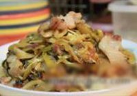 五花肉炒酸菜的做法 步骤7