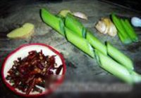 麻辣香蹄炖黄豆的做法 步骤4
