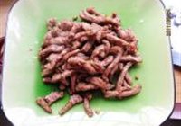 煸牛肉丝的做法 步骤4