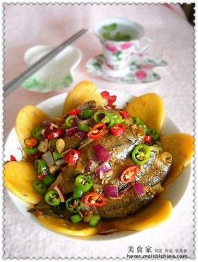 贴饼子熬小鱼