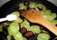 莴笋炒腊肉的做法 步骤7