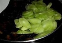 莴笋炒腊肉的做法 步骤6