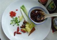 酱焖鲫鱼的做法 步骤3