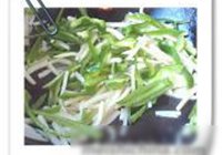 鳕鱼烧双丝的做法 步骤7