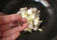 五花肉烧鲅鱼的做法 步骤7