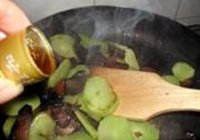 莴笋炒腊肉的做法 步骤10