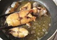 五花肉烧鲅鱼的做法 步骤4