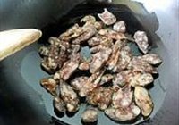 豆角炒香肠的做法 步骤4
