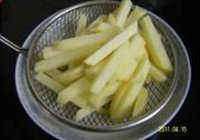 土豆炝炒牙签肉的做法 步骤2
