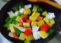 菠萝咕噜肉的做法 步骤7