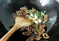 豆角炒香肠的做法 步骤5