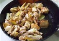 三杯鸡的做法 步骤4