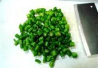 杭椒炒茄丁的做法 步骤2