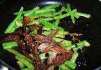 豆豉鲮鱼炒苦瓜的做法 步骤9