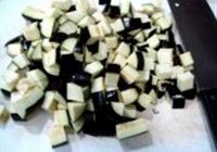 杭椒炒茄丁的做法 步骤3