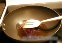 豆豉酱爆凤爪的做法 步骤1