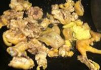 板栗烧鸡的做法 步骤4