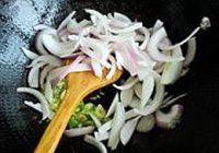 洋葱炒牛柳的做法 步骤10