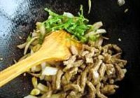 洋葱炒牛柳的做法 步骤14