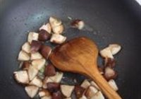 腰果香菇炒芥兰梗的做法 步骤6