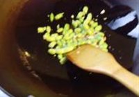 茭白毛豆倒篤菜的做法 步骤3