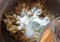 白菜包肉的做法 步骤3