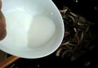 洋葱炒牛柳的做法 步骤15