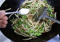 茭白炒肉丝的做法 步骤9