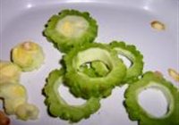 香酥苦瓜圈的做法 步骤2