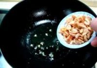 海米炒三鲜的做法 步骤3