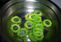 香酥苦瓜圈的做法 步骤4
