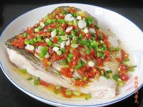 蒜味剁椒蒸青鱼