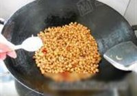 辣炒酥黄豆的做法 步骤9