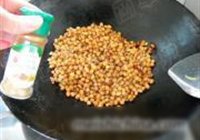 辣炒酥黄豆的做法 步骤10