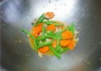 炒杂蔬菜的做法 步骤7