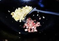 缤纷圣诞腊味炒饭的做法 步骤6