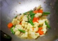 炒杂蔬菜的做法 步骤10