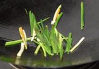 老干妈炒鱼饼的做法 步骤5
