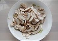 香干炒蘑菇的做法 步骤3